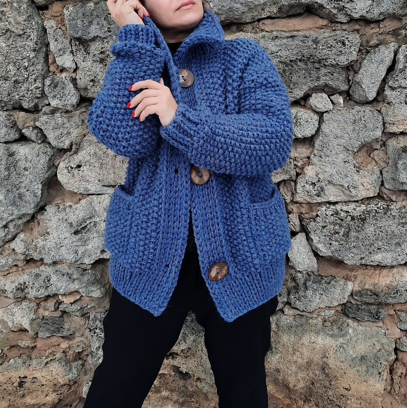 Cardigan surdimensionné en laine d'alpaga en tricot volumineux bleu crépuscule cocon image 4