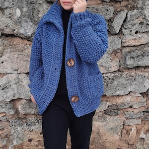 Cardigan surdimensionné en laine d'alpaga en tricot volumineux bleu crépuscule cocon image 1