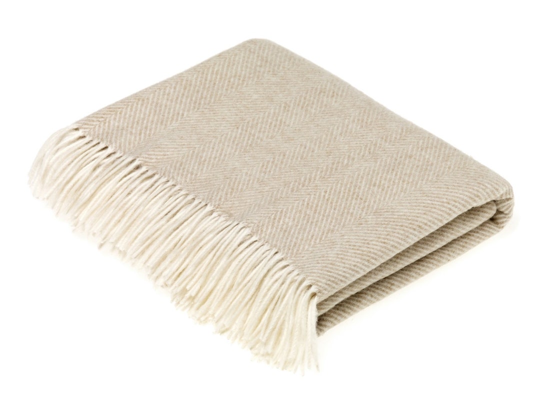 Rubi buying picnic blanket