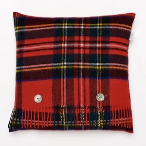 Coussin Royal Stewart en laine d&#39;agneau mérinos et tartan - Coussin décoratif - Fabriqué en Angleterre