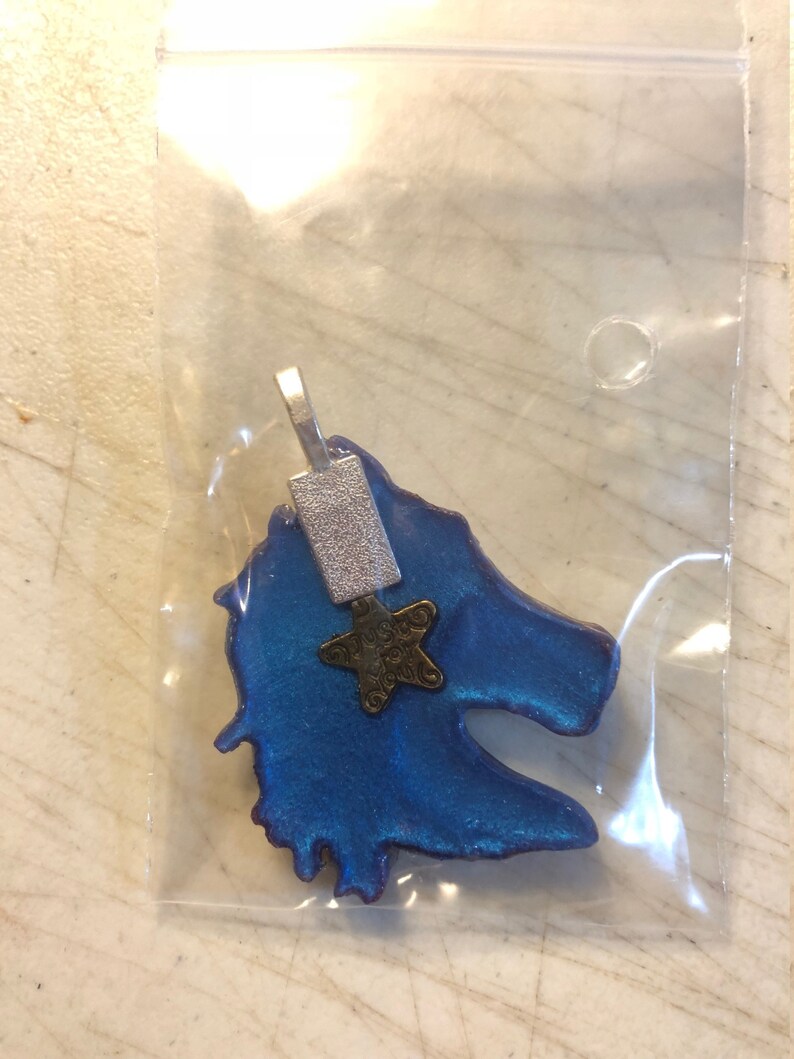 Pendant @1.75 Inch Long Necklace Blue Resin 3D Yellow Colombia Pearlized Horse Head Pendant Red