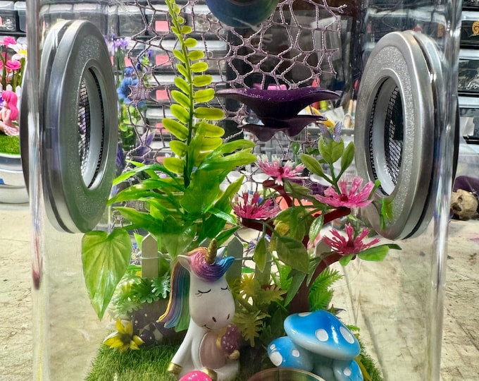Custom Unicorn Flamingo Yoga, Hides, Clear Jumping Spider Sling Enclosure, Dual Silver Vents, Feed Hole with Stopper, Bottom Opening