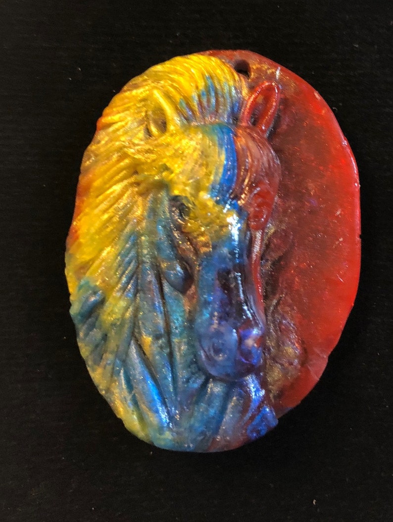 Pendant @1.75 Inch Long Necklace Blue Resin 3D Yellow Colombia Pearlized Horse Head Pendant Red