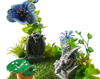 Custom Spooky Goth Raven Gargoyle Skull Clear Jumping Spider Enclosure, Dual Silver Vents, Feed Hole with Stopper, Bottom Opening