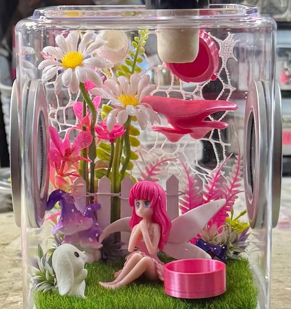 Custom Fairy Princess, Rabbit, Hides, Clear Jumping Spider Enclosure, Dual Silver Vents, Feed Hole with Stopper, Bottom Opening