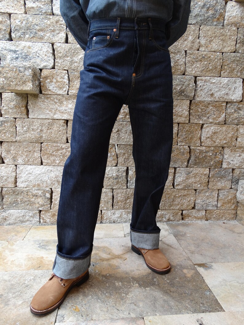 Un Cliente Del Meccanico E Della Donna Dell'uomo Esamina Il Cappuccio Automobile Discute Le Riparazioni Image116067146 - Foto 6