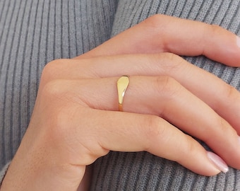 Thin gold band, 18K Signet ring, Women signet ring, Seal unique gold ring, Stacking minimalist gold ring, 9K/14K Yellow gold oval band