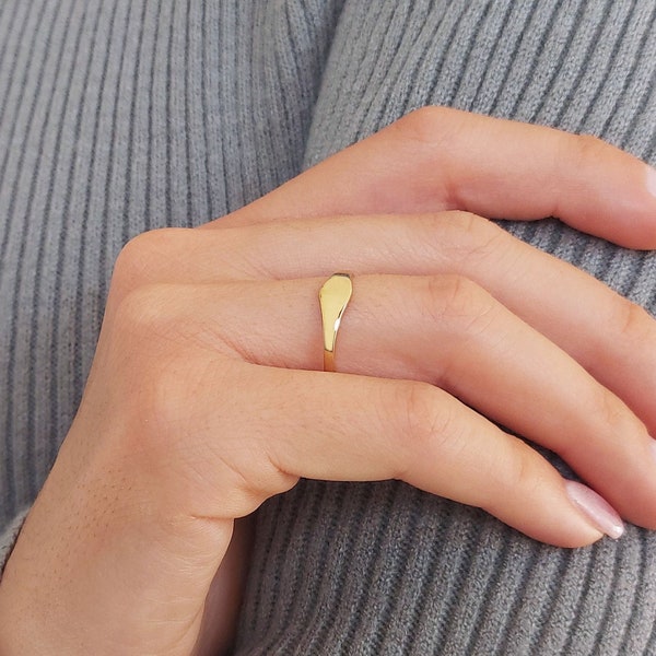 Thin gold band, 18K Signet ring, Women signet ring, Seal unique gold ring, Stacking minimalist gold ring, 9K/14K Yellow gold oval band