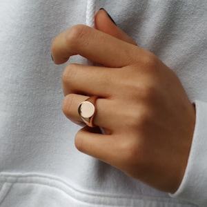 Anillo de sello ovalado personalizado para mujer, anillo con inicial grabada, anillo ovalado de oro macizo, anillo con monograma, anillo de sello con inicial del meñique, anillo personalizado
