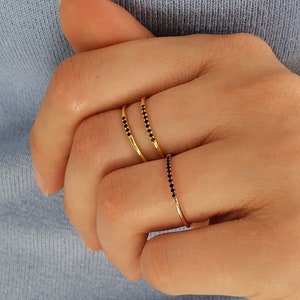 Solid Gold Thin Round Ring with 5 Black Diamonds, 1.1mm Wedding Band, Skinny 3 Black Diamond ring, 9K 14K 18K Minimal Anniversary Ring