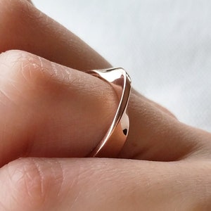 Solid Gold Mobius ring 4.5mm width, Couples Wedding Mobius Band, 9K Gold Women Ring, Unisex Engagement ring, 18K Gold Infinity Men&#39;s Ring