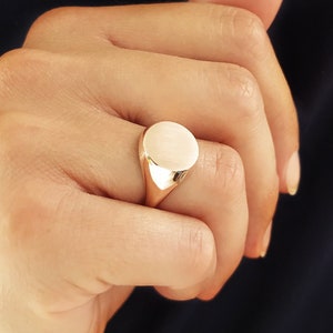 Round Signet ring for women, Classic Gold Signet ring, 9K 14K & 18K Yellow gold Chevalier Ring, Unique Signet Ring, Personalized Gift