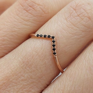Minimalist Black Diamond Chevron Ring, 14K Solid Gold Diamond Wedding Ring for Women, Stacking Ring, Thin Ring with 5, 7, 9, 11 Stones