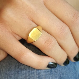 Square Signet Ring for women, 14K Gold Pinky Ring, Custom Monogram Square Signet, Personalized Initial Ring with Polished or Matte Finish