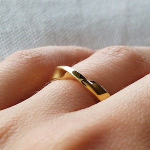 Solid gold Mobius Ring 3.5mm width, Infinity couple ring, Comfortable wedding Band, Unisex Wedding Band, Twist Matching Engagement Ring