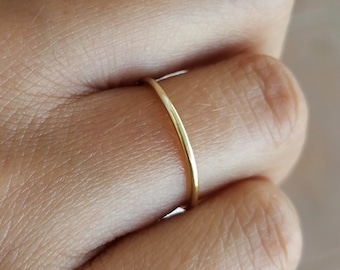 Anillo ultrafino en oro macizo, 1,1 mm de ancho. Anillo de nudillos delgado, banda de oro superfino de 14 K/18 K para ella, anillo apilable minimalista, alianza de boda.