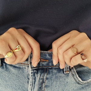 Dainty Signet Rings, Custom Monogram Ring for Woman, Oval Round Square Initial Signet Ring, Personalized 9K 14K 18K Any letter Signet Ring