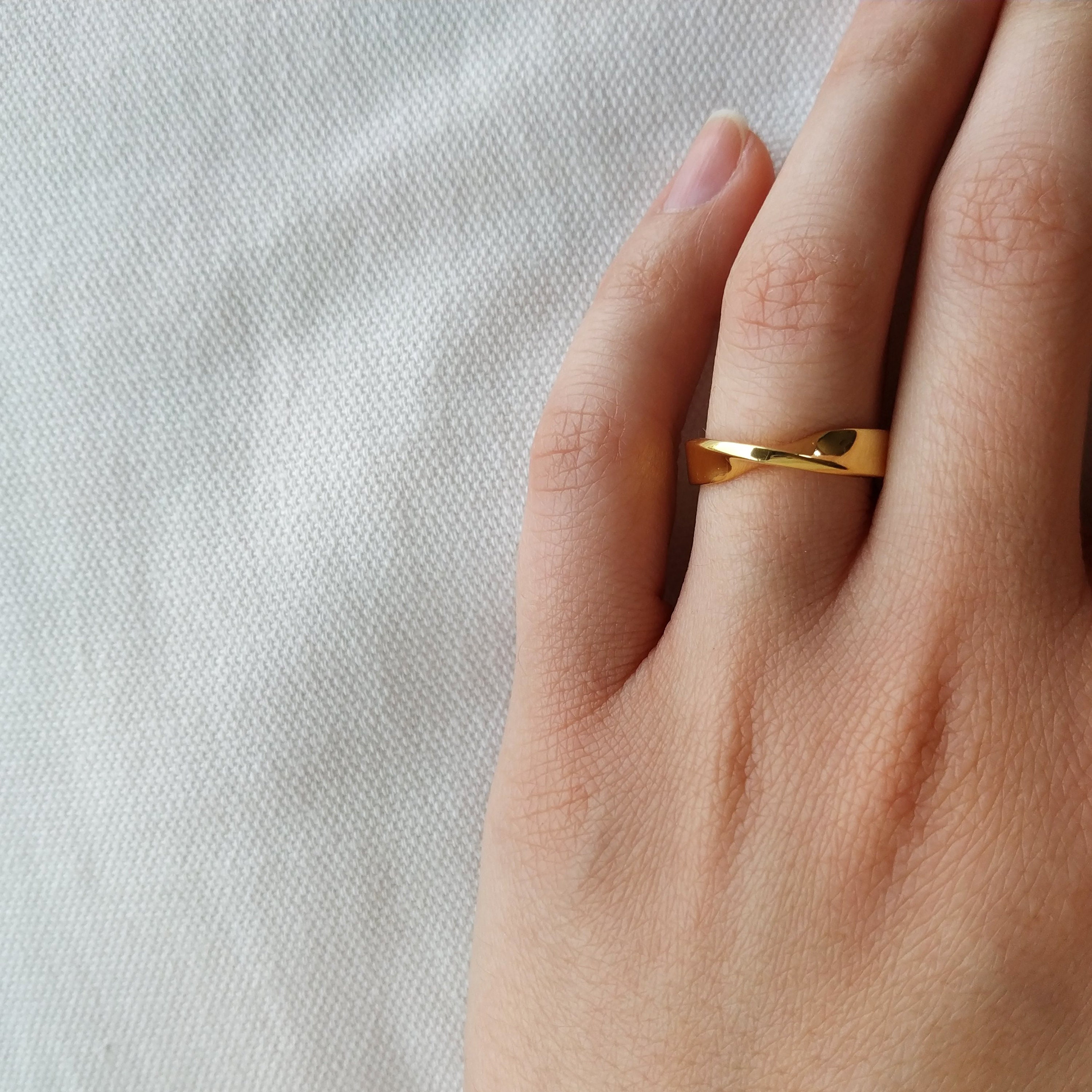 Solid Gold Mobius Ring 4.5mm Width, Couples Wedding Mobius Band