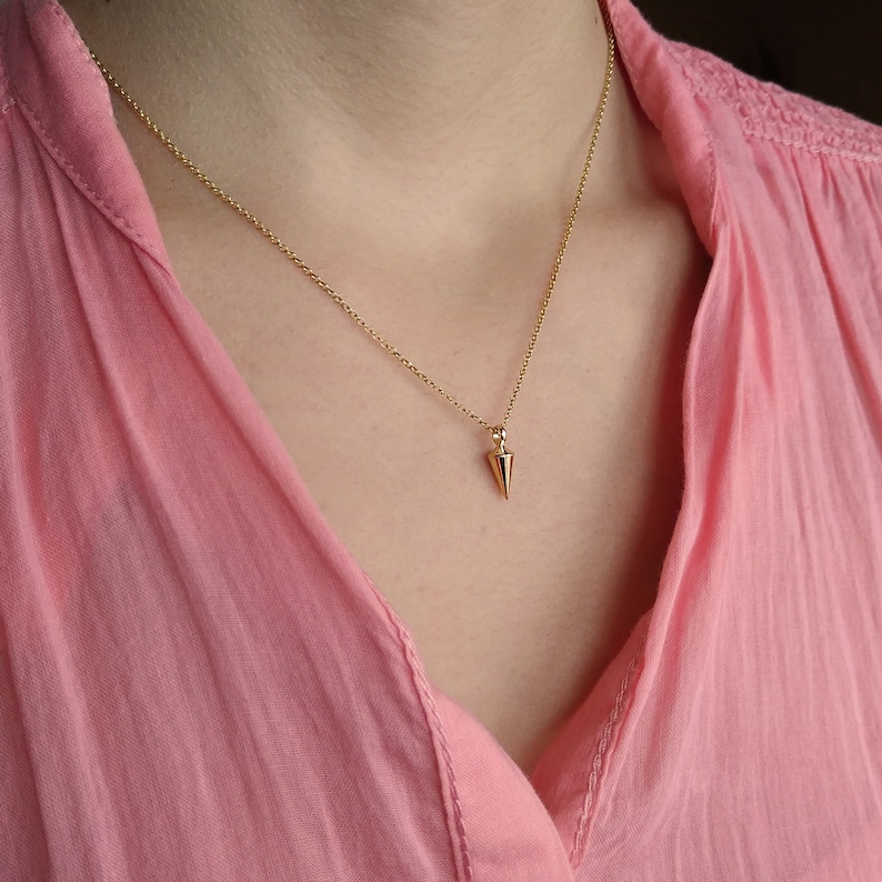 Women wears 9k rose gold solid spike necklace
