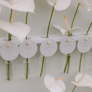 Round Escort Cards / Name Tags with Wooden Pins