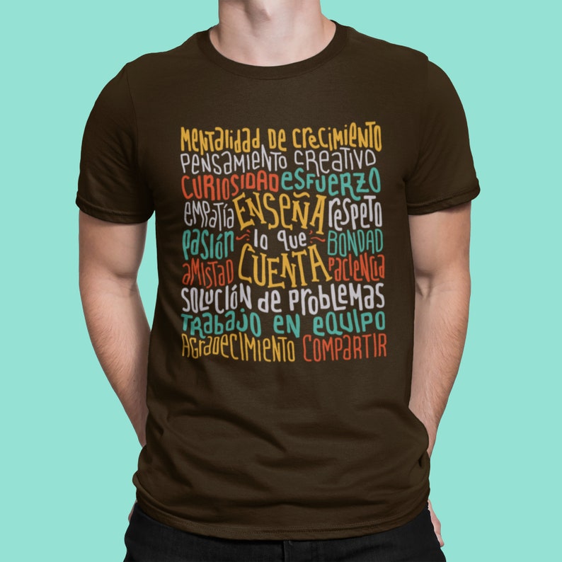Enseña Lo Que Cuenta - Teach What Counts - Growth Mindset Spanish Teacher Unisex T-shirt image 1