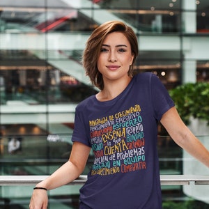 Enseña Lo Que Cuenta - Teach What Counts - Growth Mindset Spanish Teacher Unisex T-shirt image 2