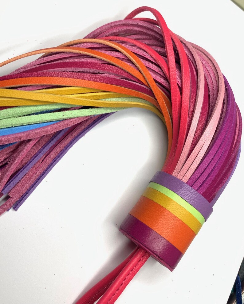 Luxe leren Rainbow Tassel-bedel met 10" druppel, gegradueerd spectrum, meerdere heldere, sappige kleuren, spectaculaire tasbedel met statement-spectrum afbeelding 5