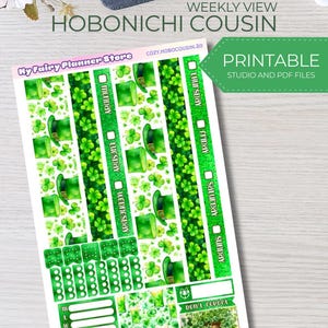 Può includere: Adesivi per planner settimanale stampabili con un design a trifoglio verde e cappello da folletto. Gli adesivi sono progettati per l'uso con il planner Hobonichi Cousin. Il testo "My Fairy Planner Store" e "COZY.HOBOCOUSIN.30" è visibile nell'immagine.