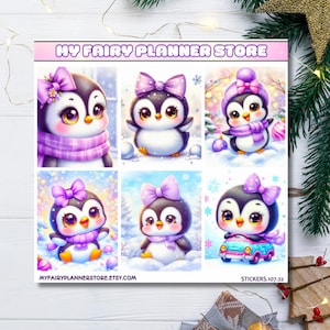 Può includere: Un foglio di adesivi per planner con sei adorabili pinguini dei cartoni animati a tema invernale. I pinguini sono bianchi e neri con fiocchi, sciarpe e cappelli viola. Il testo "MY FAIRY PLANNER STORE" è in alto.