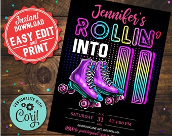 Puede incluir: Una invitación imprimible para una fiesta de patinaje sobre ruedas. La invitación presenta un par de patines de ruedas morados con detalles en rosa neón y azul. El texto de la invitación dice "Jennifer's Rollin' Into 11".