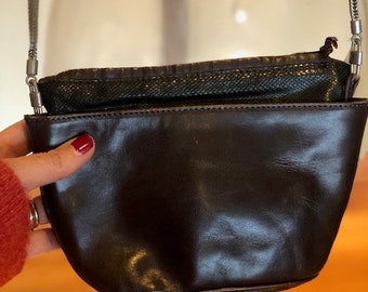 Bolso de cuero vintage Gianni Versace con hermosas correas de cadena de metal