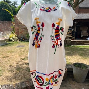 Vintage embroidered mexican cotton dress with hand embroidered flowers and birds, Embroidered Mexican, mexican dress, huipil, mexican kaftan image 6