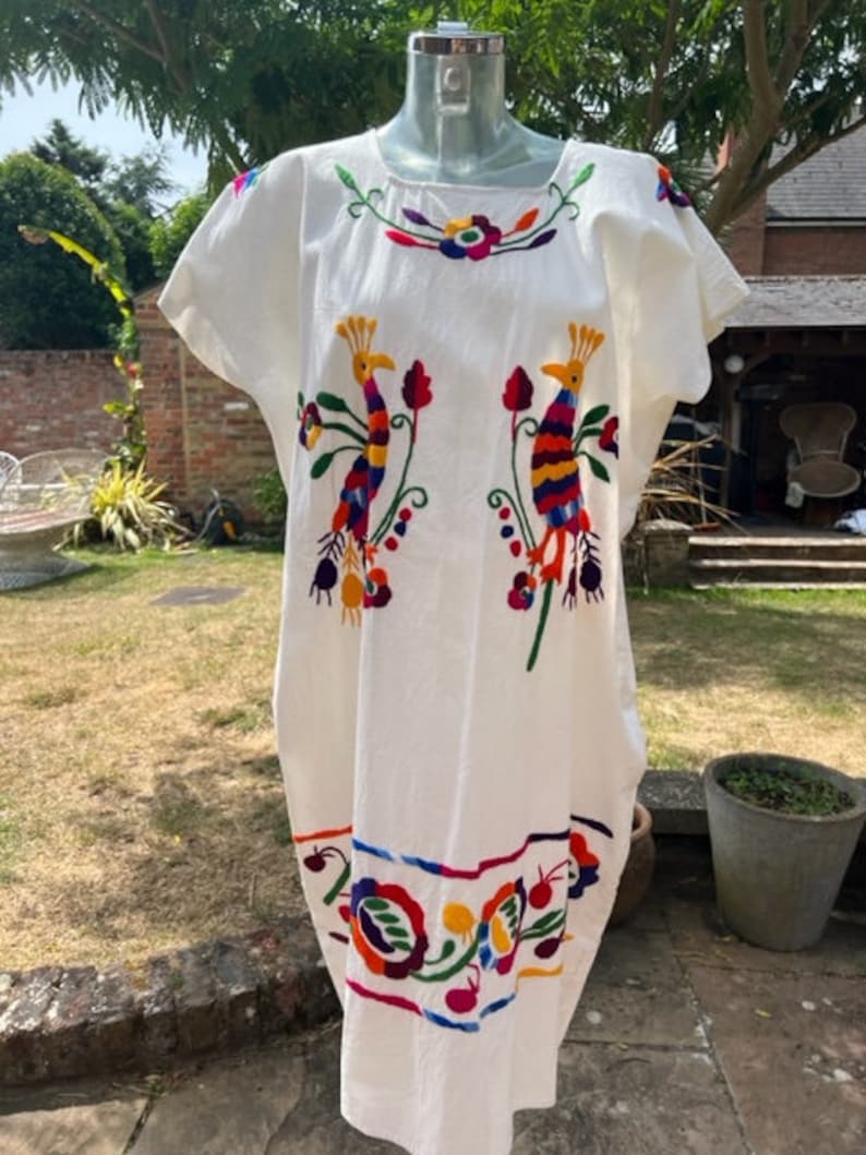 Vintage embroidered mexican cotton dress with hand embroidered flowers and birds, Embroidered Mexican, mexican dress, huipil, mexican kaftan image 6