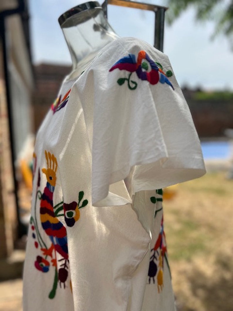 Vintage embroidered mexican cotton dress with hand embroidered flowers and birds, Embroidered Mexican, mexican dress, huipil, mexican kaftan image 3