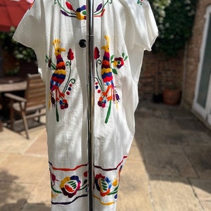 Vintage embroidered mexican cotton dress with hand embroidered flowers and birds, Embroidered Mexican, mexican dress, huipil, mexican kaftan image 2