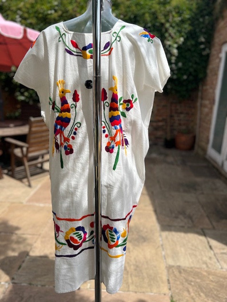 Vintage embroidered mexican cotton dress with hand embroidered flowers and birds, Embroidered Mexican, mexican dress, huipil, mexican kaftan image 2