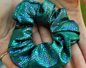 Grüner Schuppen Scrunchie / Shinny / Sparkly / Irisierend / Fantasy / Sommerzeit / Dance Party / Festival / Drache / Renaissance Festival