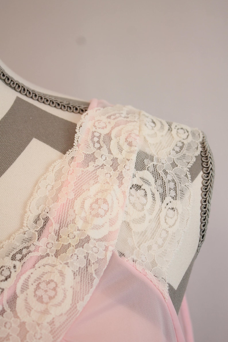 Vintage 1960/'s Miss Elaine Embroidered Sheer Nightgown and Robe Set Pink with White Lace Trim
