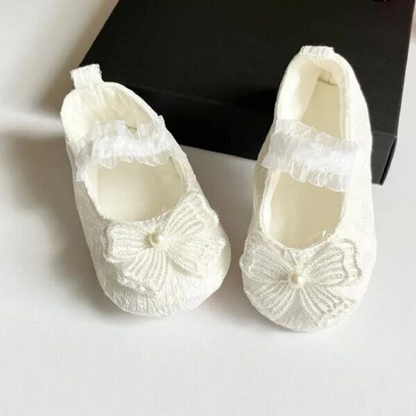 Handmade Pure White Baby Shoes, Baby Christening Shoes, Newborn Baby Lace Flowers shoes, Baby Baptism Shoes, Baby Shower Gift BS012