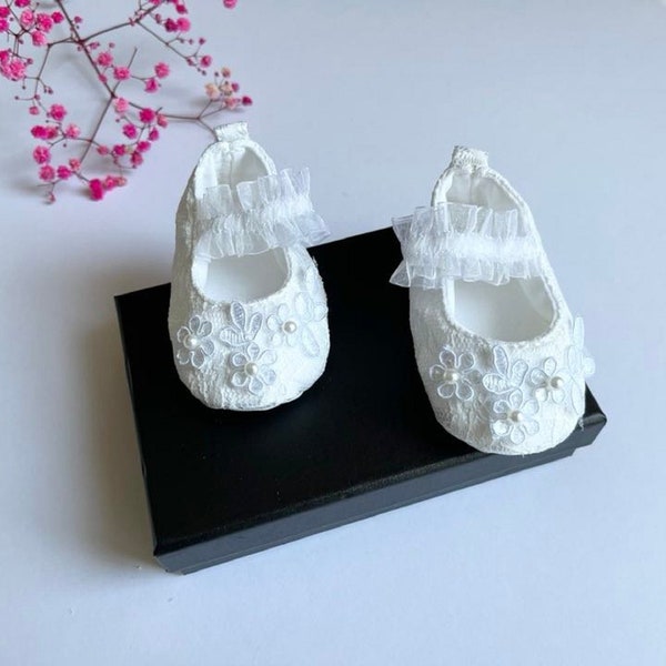 0-12 months / White / Baby Shoes, Baby Christening Shoes, Newborn Baby Lace Flowers shoes, Baby Baptism Shoes, Baby Shower Gift BS026