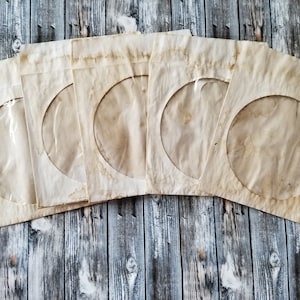 10 fundas para CD teñidas en color café. Scrapbooking de diario basura con estilo grunge y desgastado.