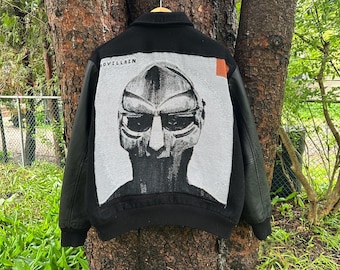 Chaqueta universitaria MF Doom, de cuero reciclado vintage, talla mediana para hombre, color negro.