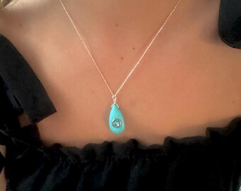 Collar de lágrima turquesa con inicial personalizada: colgante bohemio de plata de ley