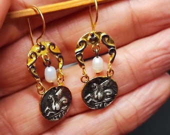 Orecchini Medusa in argento, orecchini greci con intaglio Medusa. Orecchini antichi in oro, orecchini con monete. Orecchini minimalisti.