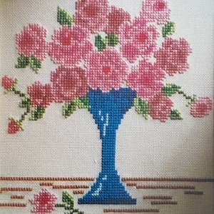 PDF Cross-Stitch Roses In Vase (Easy)