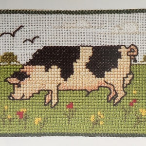PDF Cross-Stitch/Sewing Pig Picture