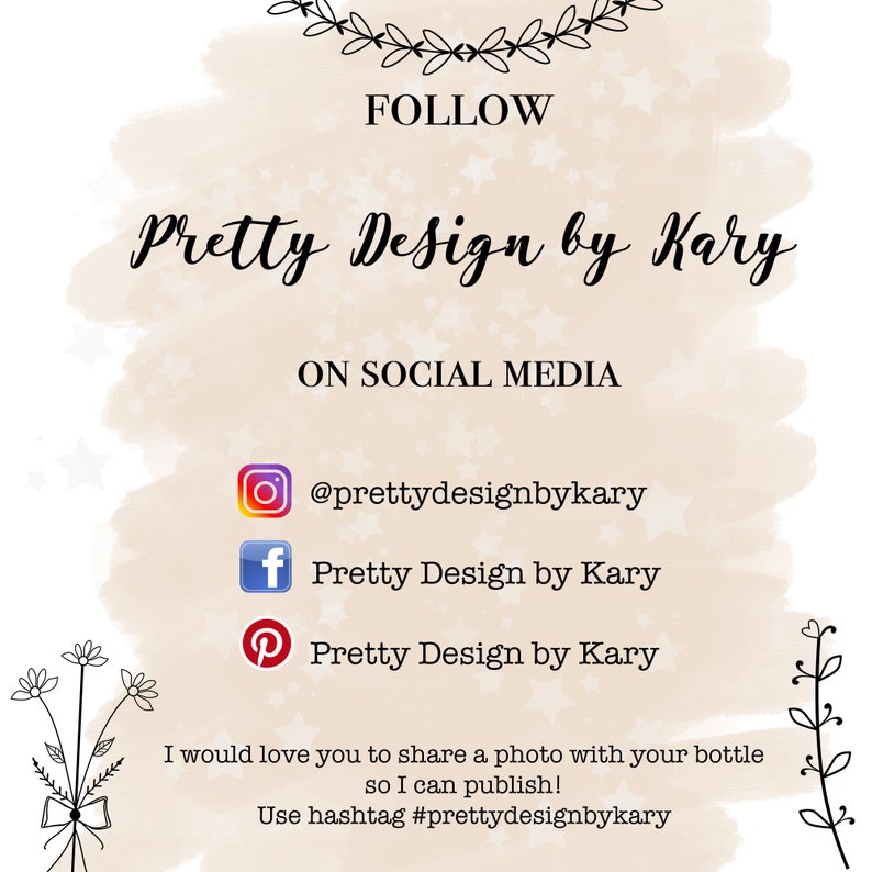 Puede incluir: Un gr&aacute;fico con un fondo marr&oacute;n claro y estrellas blancas. El texto "FOLLOW Pretty Design by Kary" est&aacute; en fuente cursiva negra. El texto "ON SOCIAL MEDIA" est&aacute; en negro. Debajo de eso hay iconos para Instagram, Facebook y Pinterest con el texto "@prettydesignbykary", "Pretty Design by Kary" y "Pretty Design by Kary" respectivamente. El texto "I would love you to share a photo with your bottle so I can publish! Use hashtag #prettydesignbykary" est&aacute; en negro.