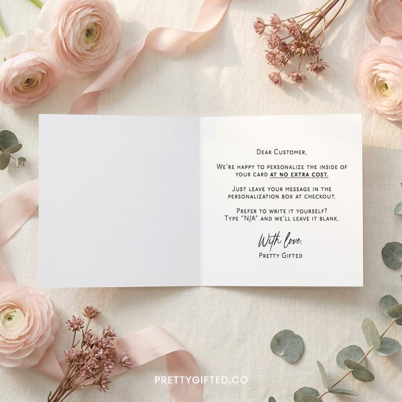 Puede incluir: Una tarjeta de felicitaci&oacute;n blanca con texto en negro que dice: Dear Customer, We're happy to personalize the inside of your card at no extra cost. Just leave your message in the personalization box at checkout. Prefer to write it yourself? Type N/A and we'll leave it blank. With love. Pretty Gifted.
