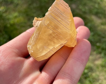 Cristal de calcita de diente de perro de Montana, calidad de gema AA+, escalenoédrico dorado