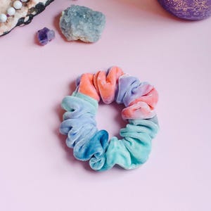 PISCES Sternzeichen Scrunchie • Handgefärbter Seidensamt • Samt Scrunchie • Astrologie • Geschenke für Sie